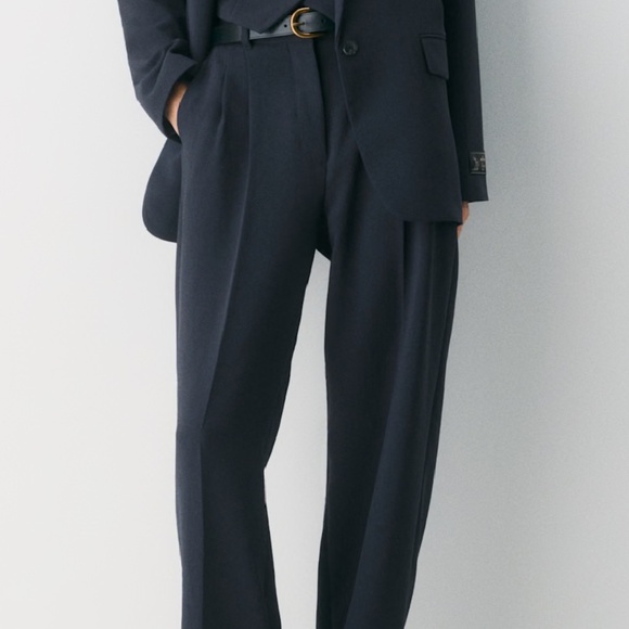 Aritzia Pants - Aritzia - Effortless Pant - Curve Fit - Crepette - Size 10 - Dark Night Navy